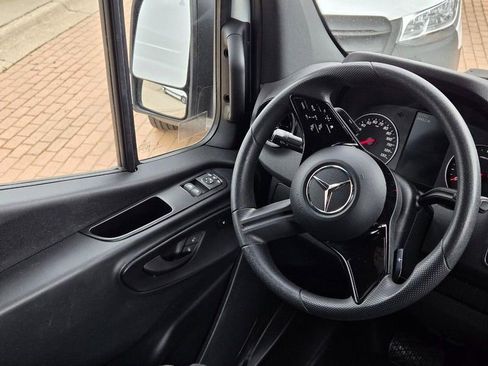 Used 2025 Mercedes-Benz Sprinter 2500 image 11