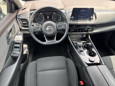 Used 2023 Nissan Rogue S AWD/4WD image 7