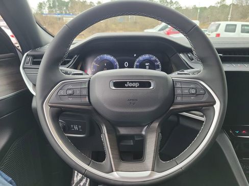 New 2026 Jeep Grand Cherokee Altitude image 12