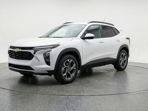 Used 2025 Chevrolet Trax LT w/ LT Convenience Package image 3