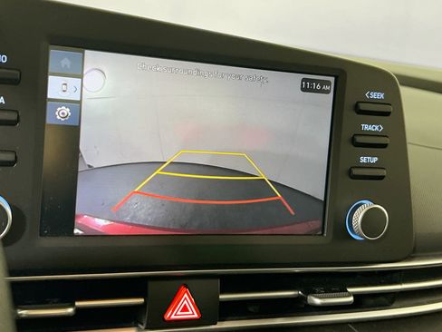 Used 2024 Hyundai Elantra SE FWD image 13
