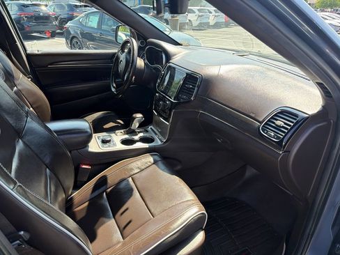 Used 2019 Jeep Grand Cherokee Overland AWD/4WD image 10