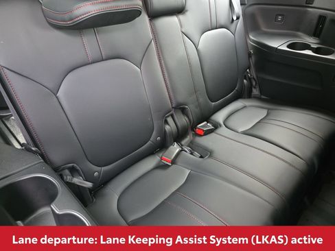 Used 2025 Honda Pilot Black Edition image 18