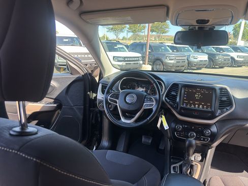 Used 2017 Jeep Cherokee Latitude FWD image 21
