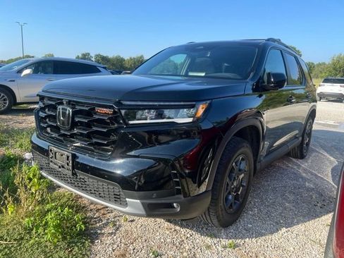 Used 2024 Honda Pilot TrailSport image 1