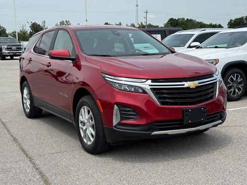 Used 2024 Chevrolet Equinox LT AWD/4WD image 2