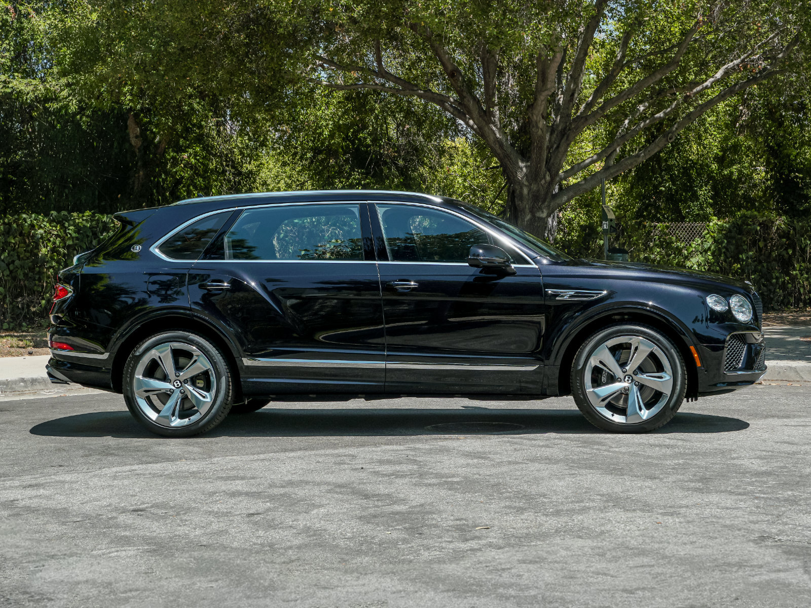 Used 2025 Bentley Bentayga Extended Wheelbase AWD/4WD image 8