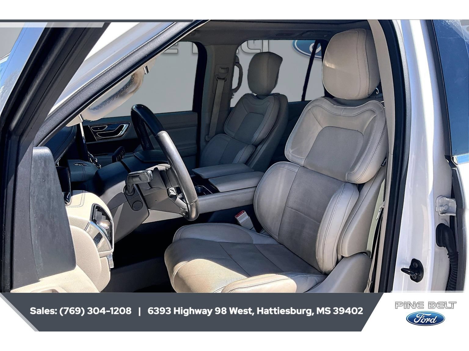 Used 2018 Lincoln Navigator Select w/ Technology Package RWD image 18