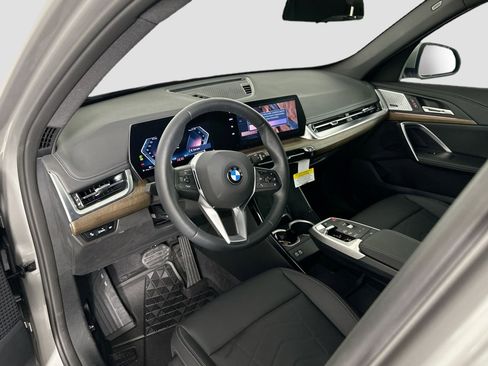 Used 2025 BMW X1 xDrive28i w/ Convenience Package image 9