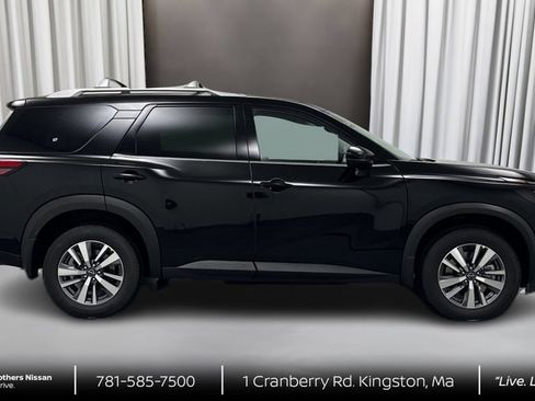 Certified 2024 Nissan Pathfinder SL w/ Black Appearance Package AWD/4WD image 4