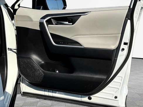 Used 2019 Toyota RAV4 XLE FWD image 28