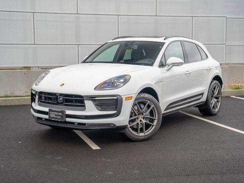 Certified 2025 Porsche Macan image 1