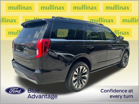 Certified 2025 Ford Expedition Platinum w/ Driver's Package AWD/4WD image 2