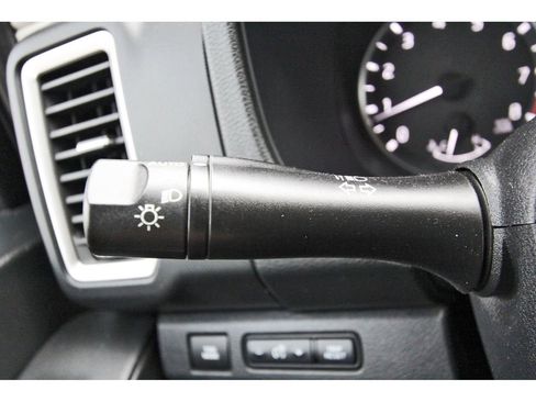 Used 2022 Nissan Frontier SV image 11