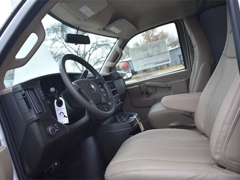 New 2025 Chevrolet Express 2500 Work Van image 21