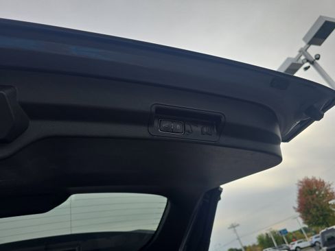 Used 2022 Ford Explorer XLT image 18