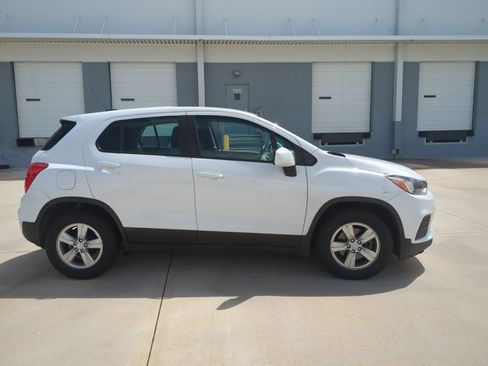 Used 2019 Chevrolet Trax LS FWD image 3