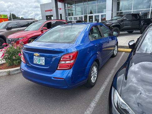 Used 2018 Chevrolet Sonic LT w/ Convenience Package FWD image 3