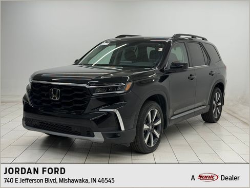 Used 2024 Honda Pilot Touring image 1