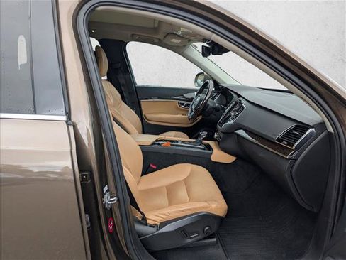 Used 2016 Volvo XC90 T6 Momentum w/ Momentum Plus Package AWD/4WD image 19