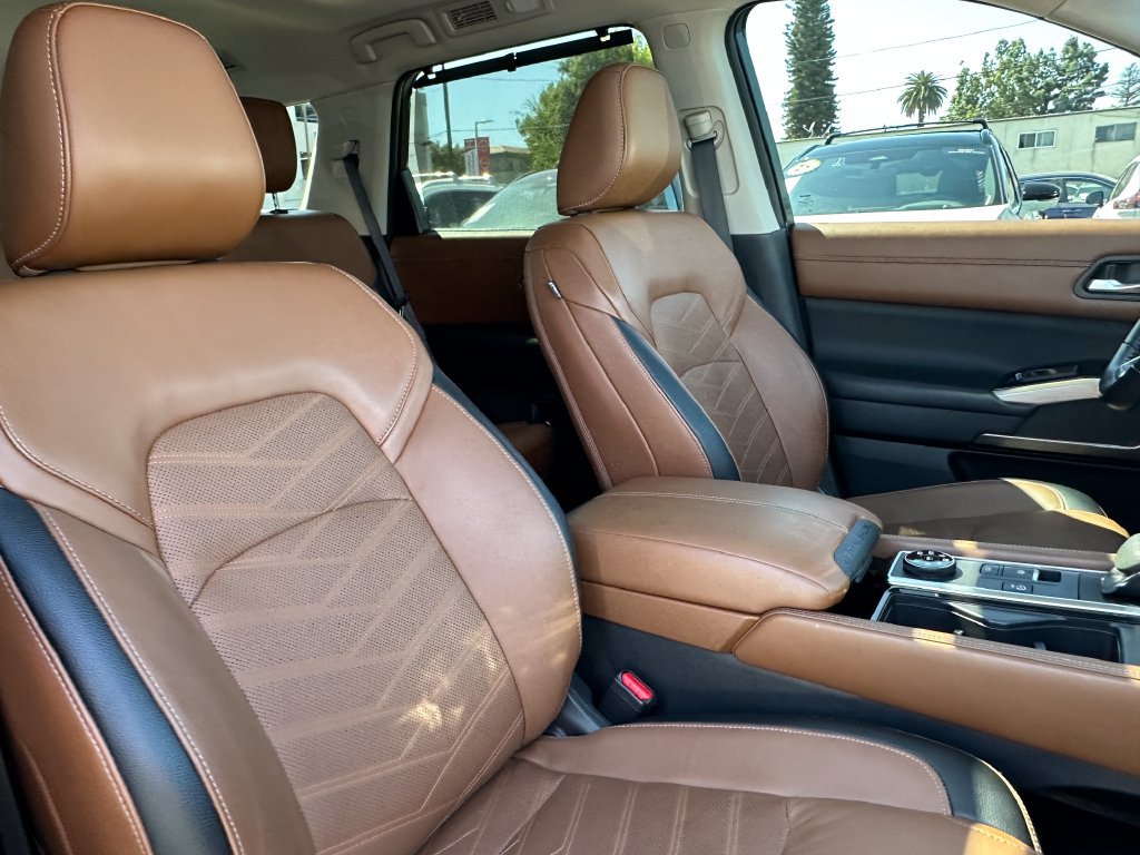 Used 2023 Nissan Pathfinder Platinum AWD/4WD image 17