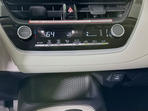 Used 2025 Toyota Corolla LE image 22