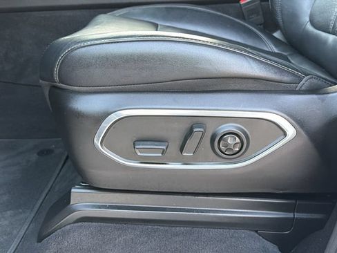 Used 2023 Jeep Wagoneer 4WD image 13