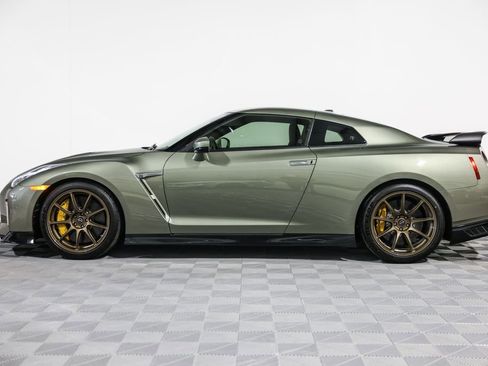 Used 2021 Nissan GT-R Premium AWD/4WD image 14