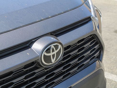 Used 2023 Toyota RAV4 XLE Premium FWD image 6