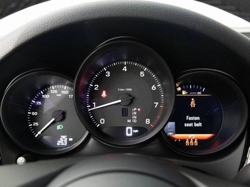 Certified 2026 Porsche Macan AWD/4WD image 16