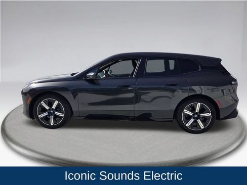 Used 2023 BMW iX xDrive50 w/ Premium Package AWD/4WD image 17