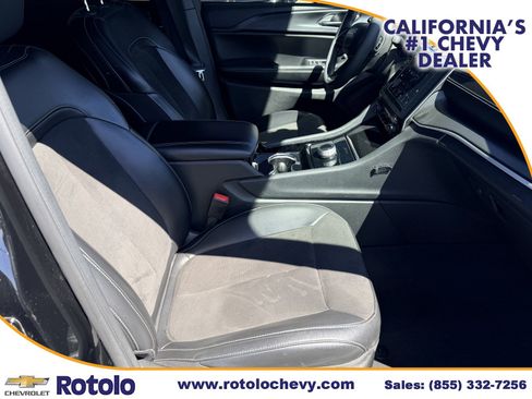 Used 2023 Jeep Grand Cherokee L Laredo AWD/4WD image 8