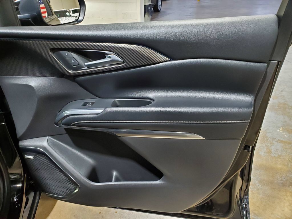 Used 2025 Chevrolet Traverse High Country FWD image 17