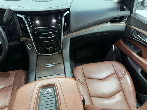 Used 2018 Cadillac Escalade Luxury w/ LPO, Radiant Package image 9