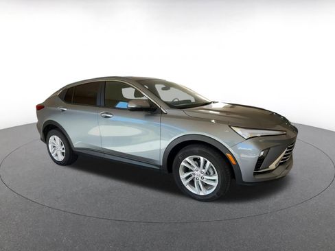 Used 2025 Buick Envista Preferred image 2