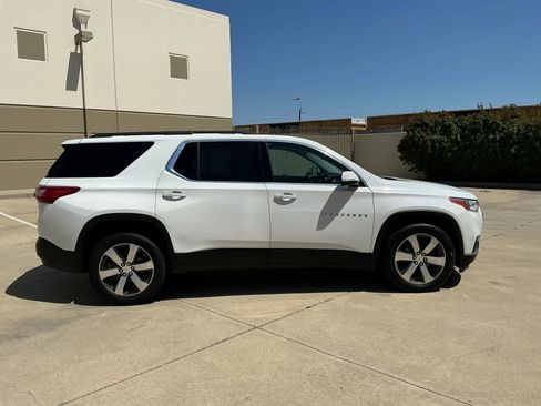 Used 2020 Chevrolet Traverse LT w/ LT Premium Package FWD image 4