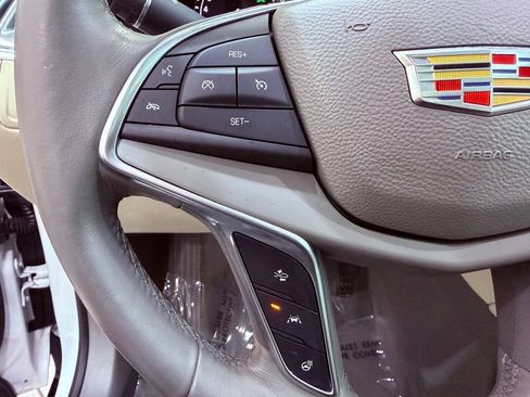 Used 2017 Cadillac XT5 Luxury w/ Driver Awareness Package FWD image 22