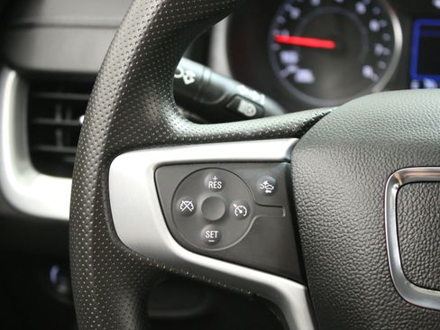Used 2023 GMC Terrain SLE w/ Driver Convenience Package FWD image 13