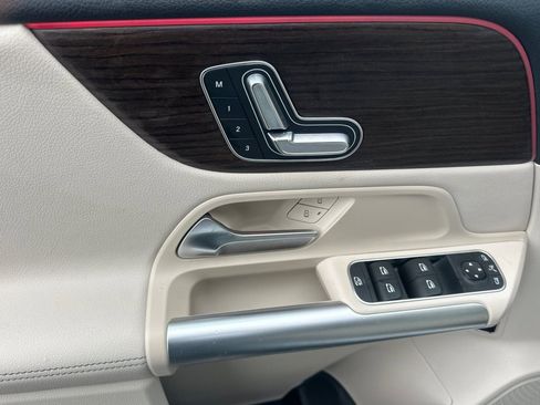 Certified 2025 Mercedes-Benz GLA 250 4MATIC image 11