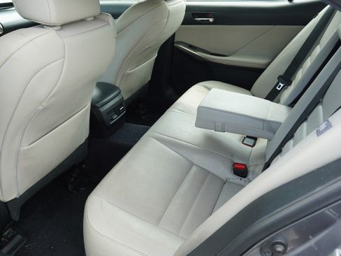 Used 2014 Lexus IS 250 w/ F-Sport Package RWD image 9