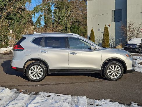 Certified 2019 Nissan Rogue SV image 7