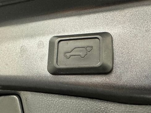 Used 2021 Toyota RAV4 XLE w/ Convenience Package image 21