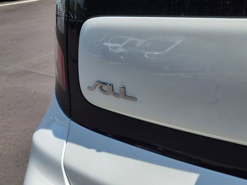 Used 2018 Kia Soul FWD image 25