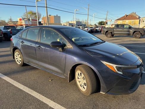 Used 2025 Toyota Corolla LE FWD image 3