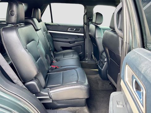 Used 2016 Ford Explorer XLT w/ Equipment Group 202A image 28