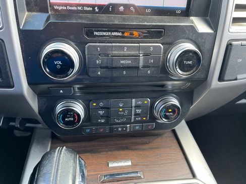 Used 2015 Ford F150 Lariat w/ Equipment Group 502A Luxury AWD/4WD image 9