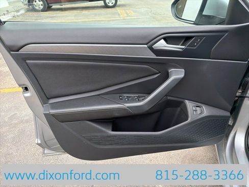 Used 2024 Volkswagen Jetta SE image 22