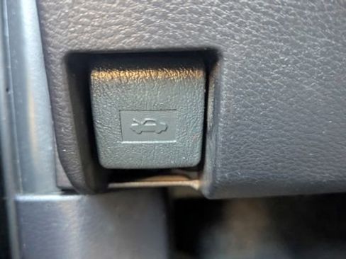 Used 2020 Toyota Tacoma TRD Sport image 40