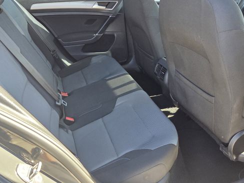 Used 2016 Volkswagen e-Golf SE w/ DC Fast Charging Package image 10