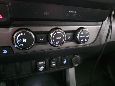 Used 2019 Toyota Tacoma TRD Off-Road image 50